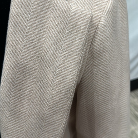 Elegant blush and Cream Blazer jacket - Picture 2 of 4